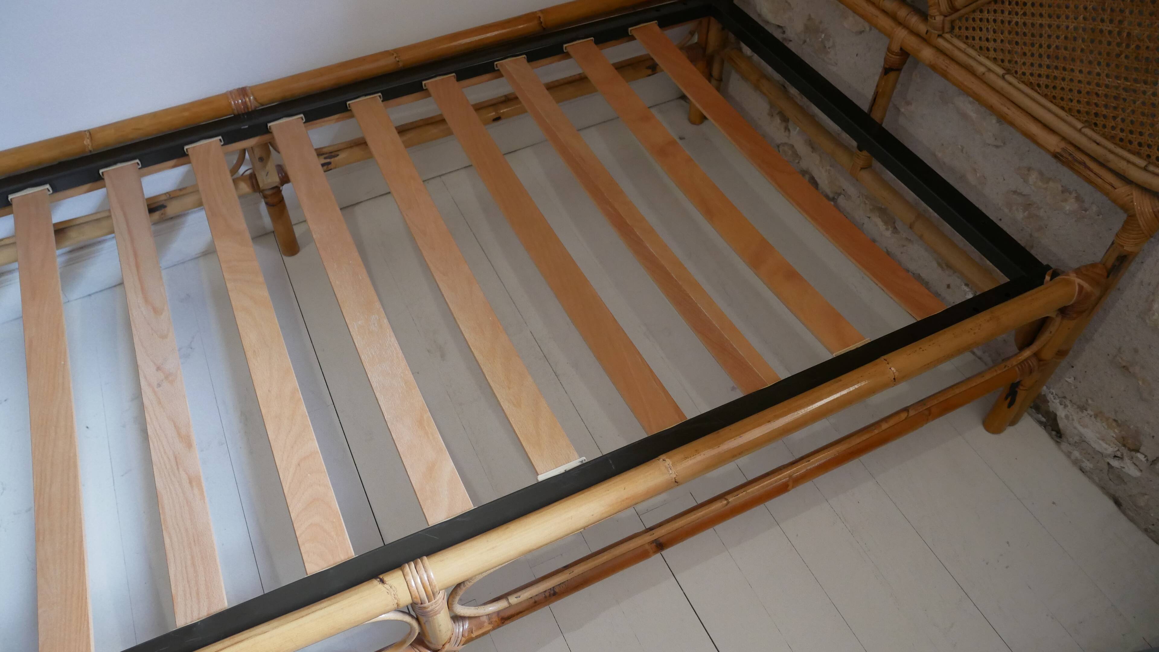 Vintage rattan shell bed