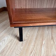 Meuble vitrine moderniste