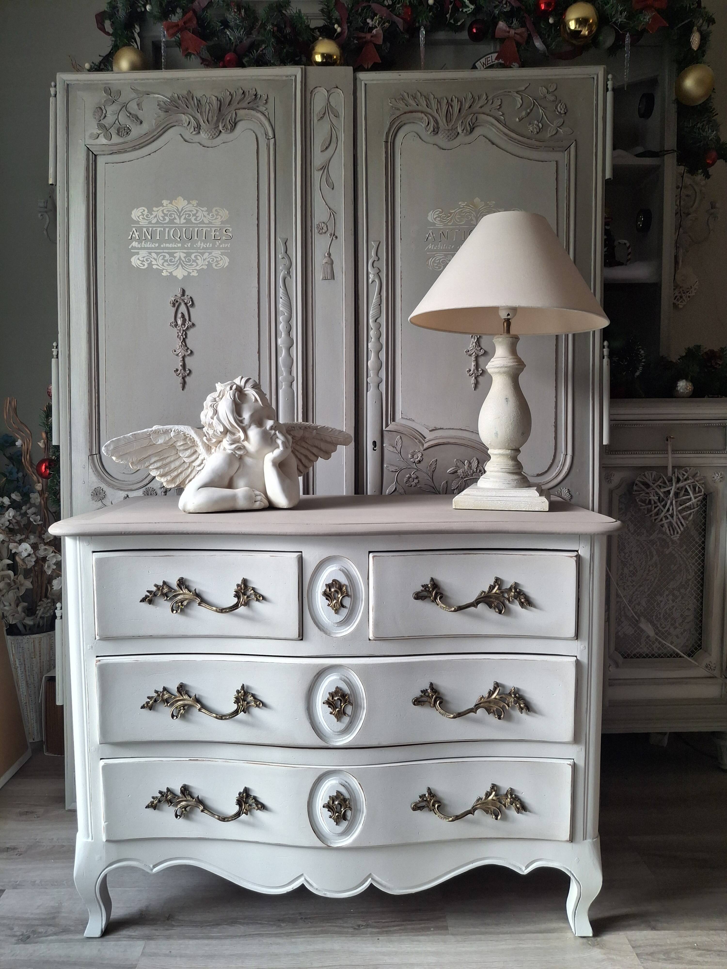 Louis XV style crossbow-shaped commode