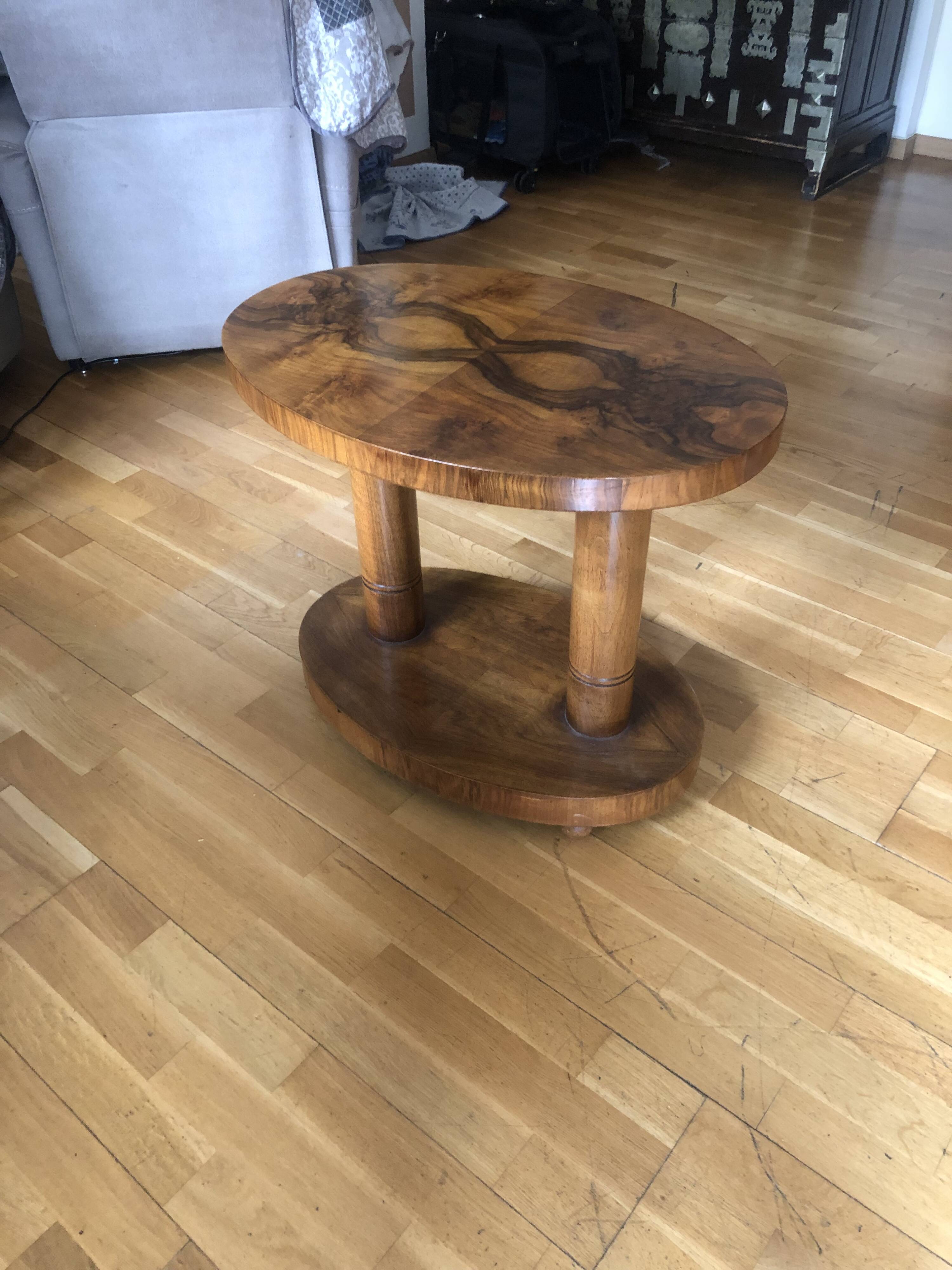 Pretty little Art Deco side table.