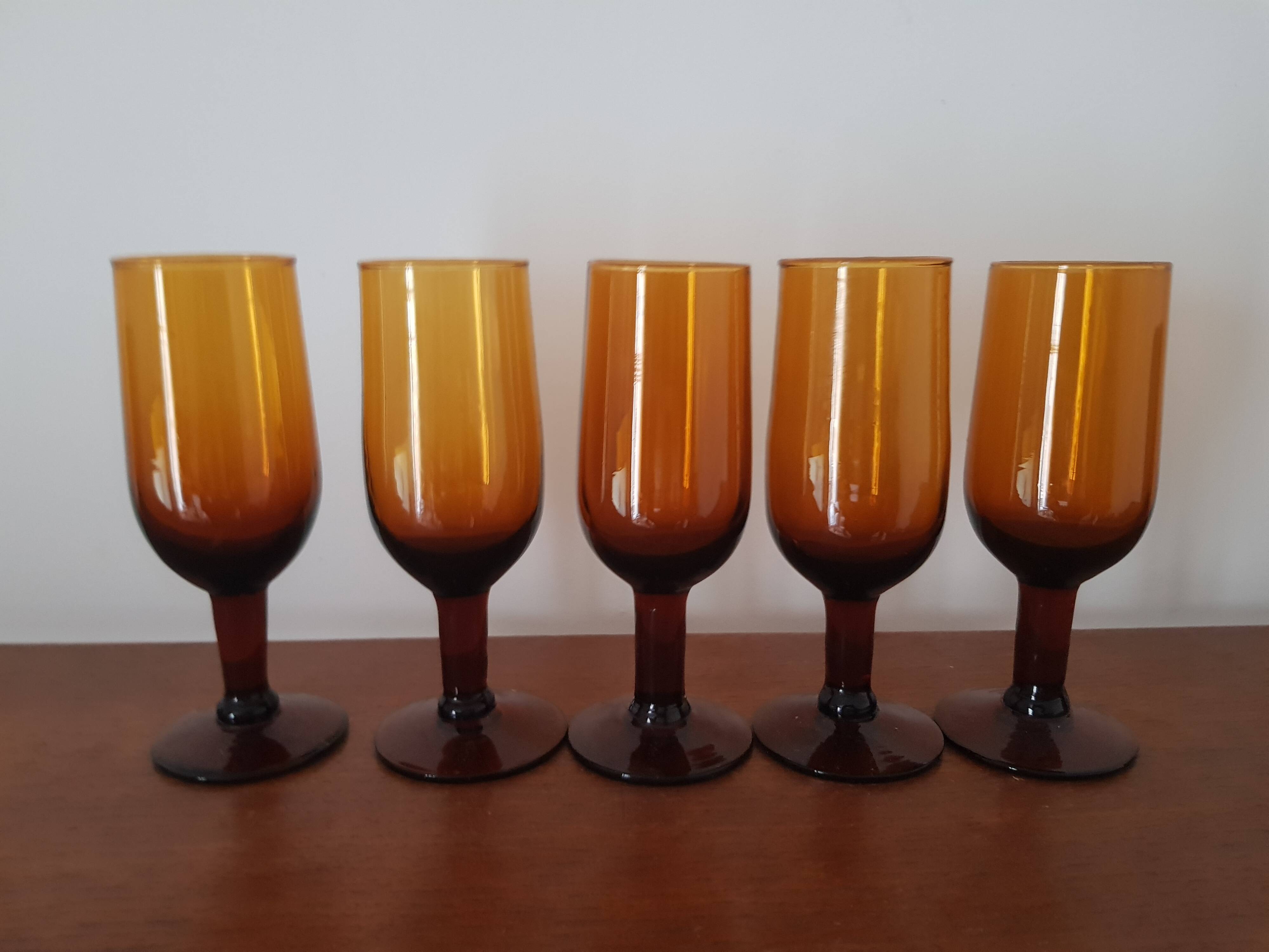 Set of 5 amber stemmed glasses