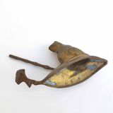 Frog that catches a brass fish