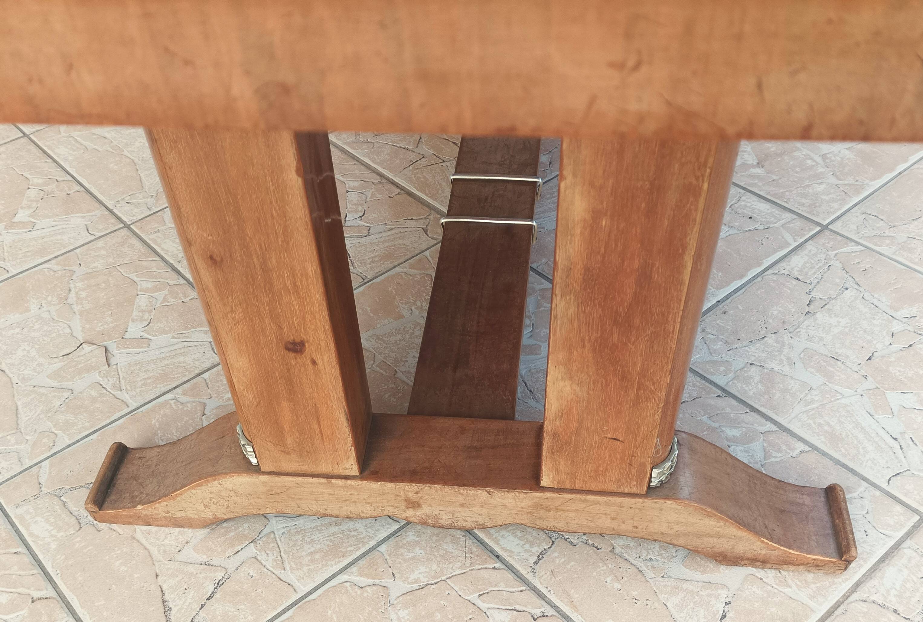 Art Deco table in burr walnut