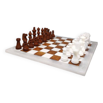 jeu d’échecs marron et blanc des années 1970 en albâtre de Volterra fait à la main en Italie