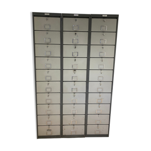 Armoire métallique à clapet