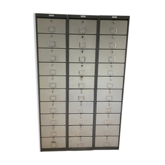 Metal clamshell cabinet