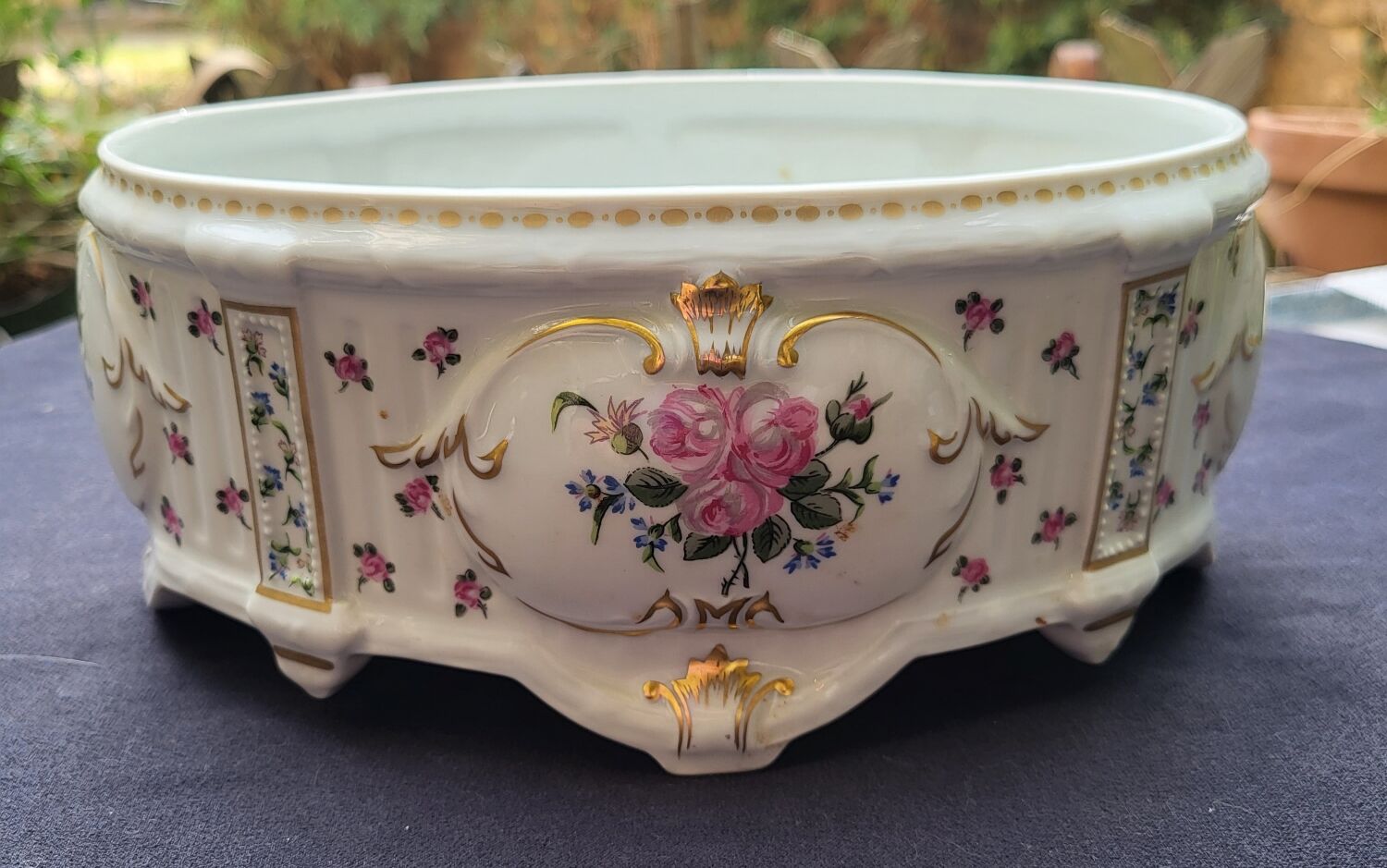 Planter, porcelain centerpiece