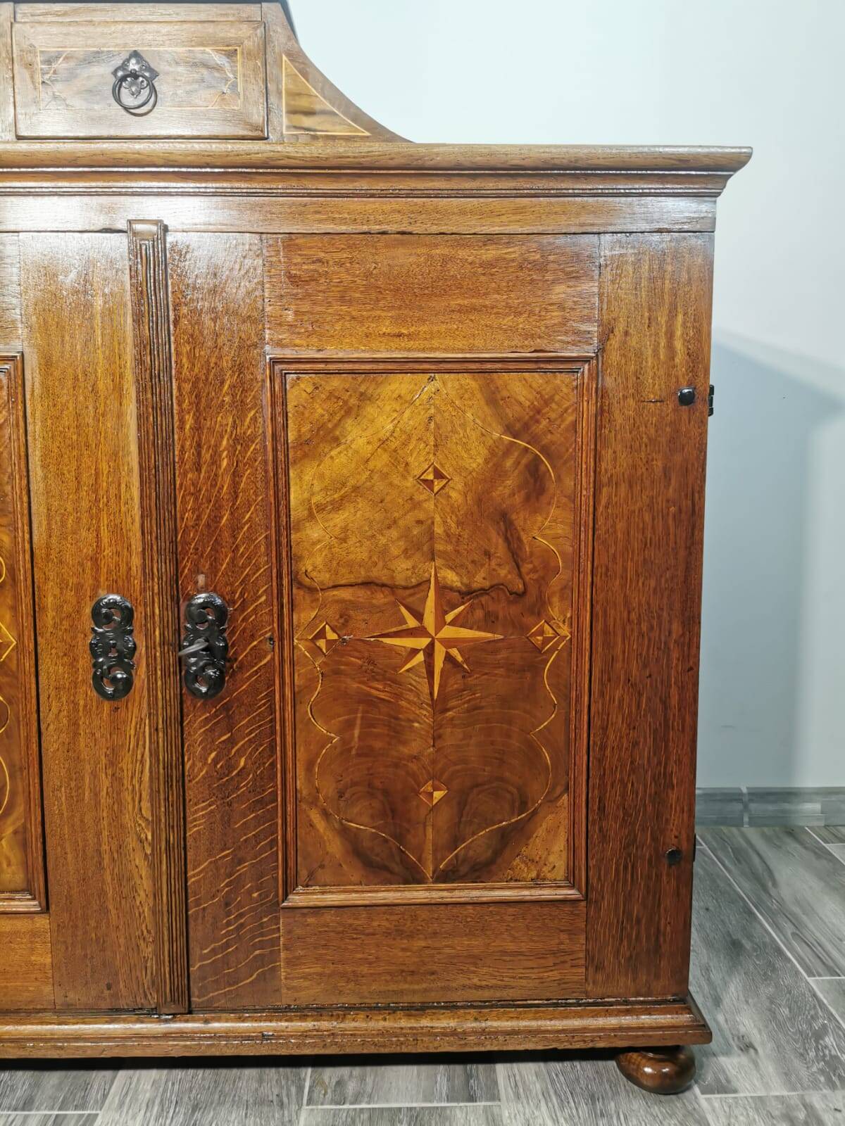 Baroque cabinet