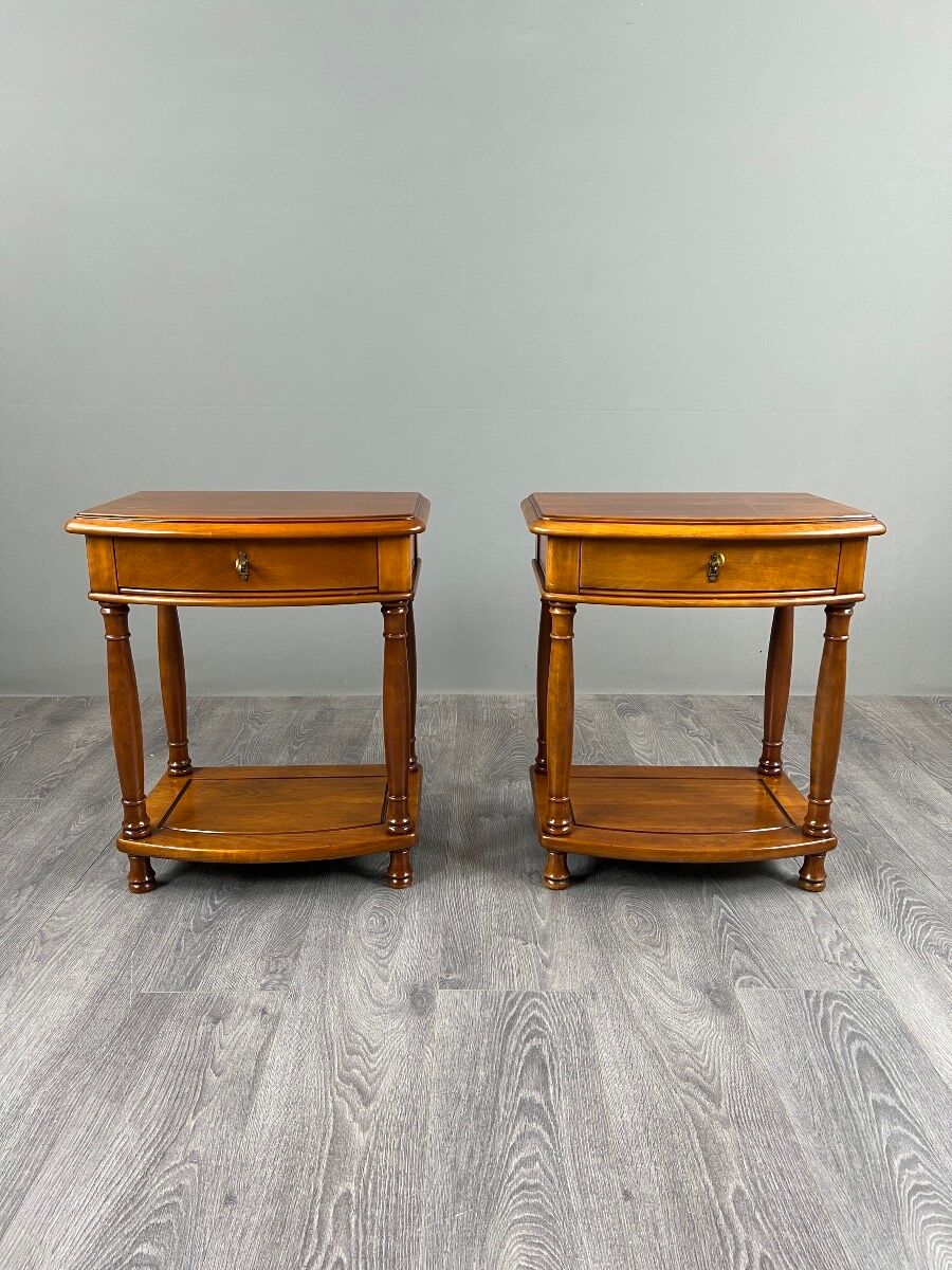 Paire de tables de chevet en bois, XXe Siècle