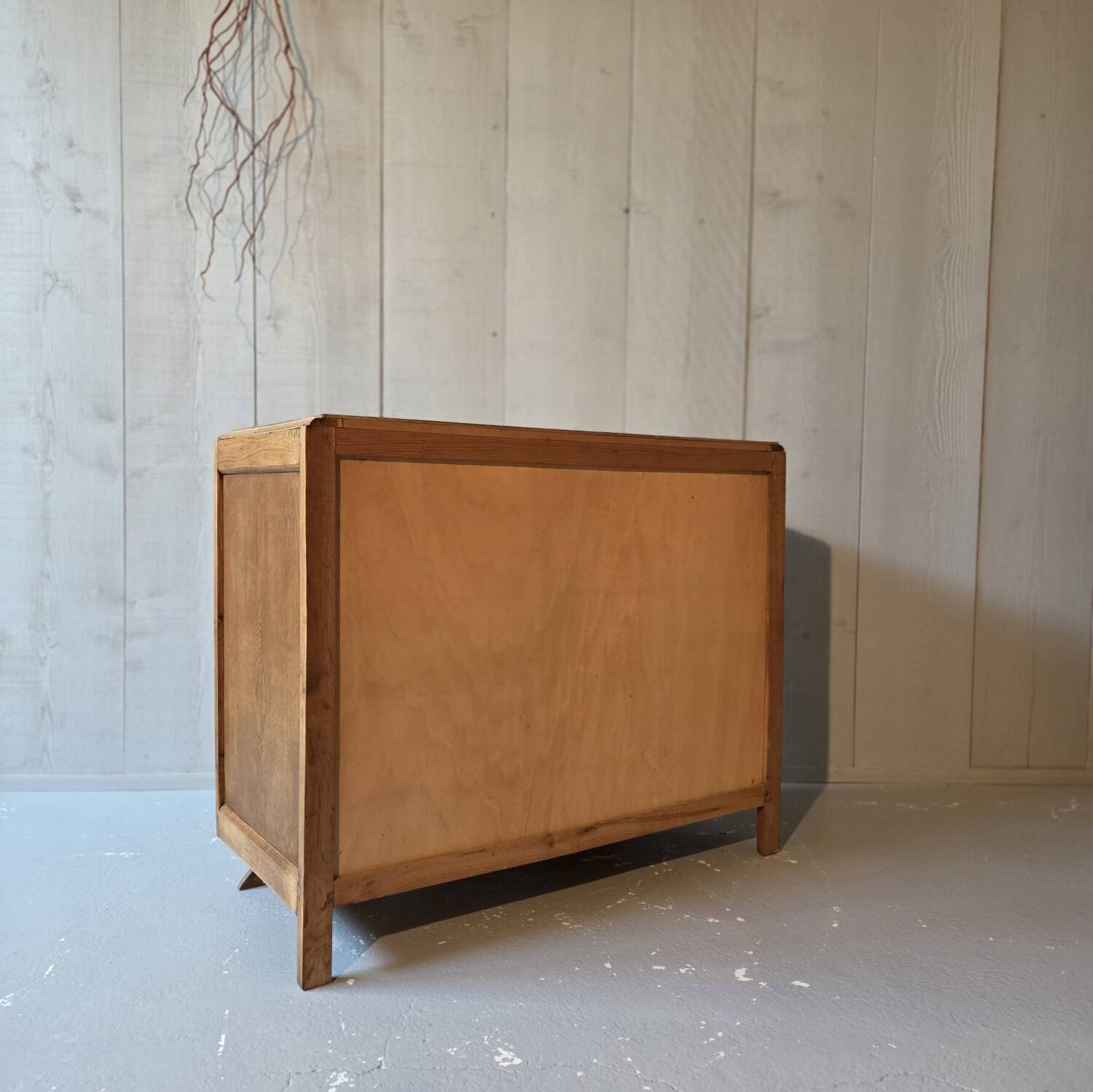 Oak chest of drawers