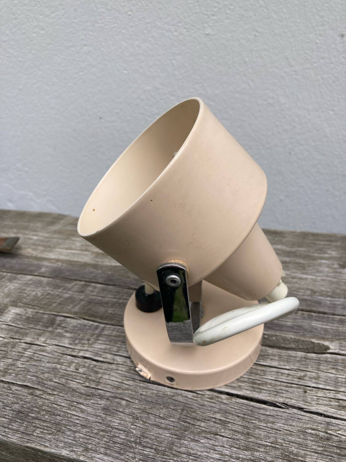 Delmas beige metal wall light, 1970