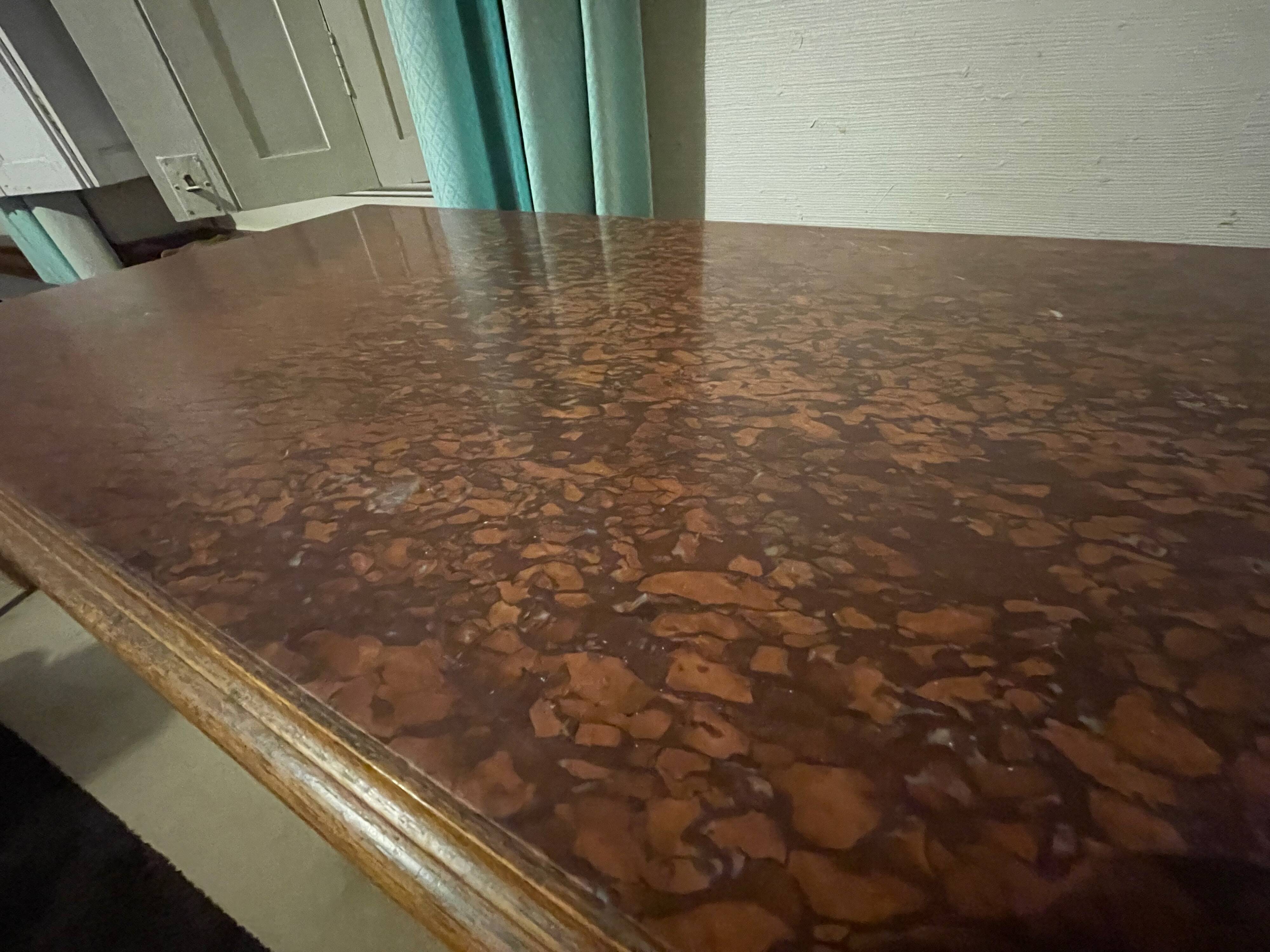 Classic chest of drawers