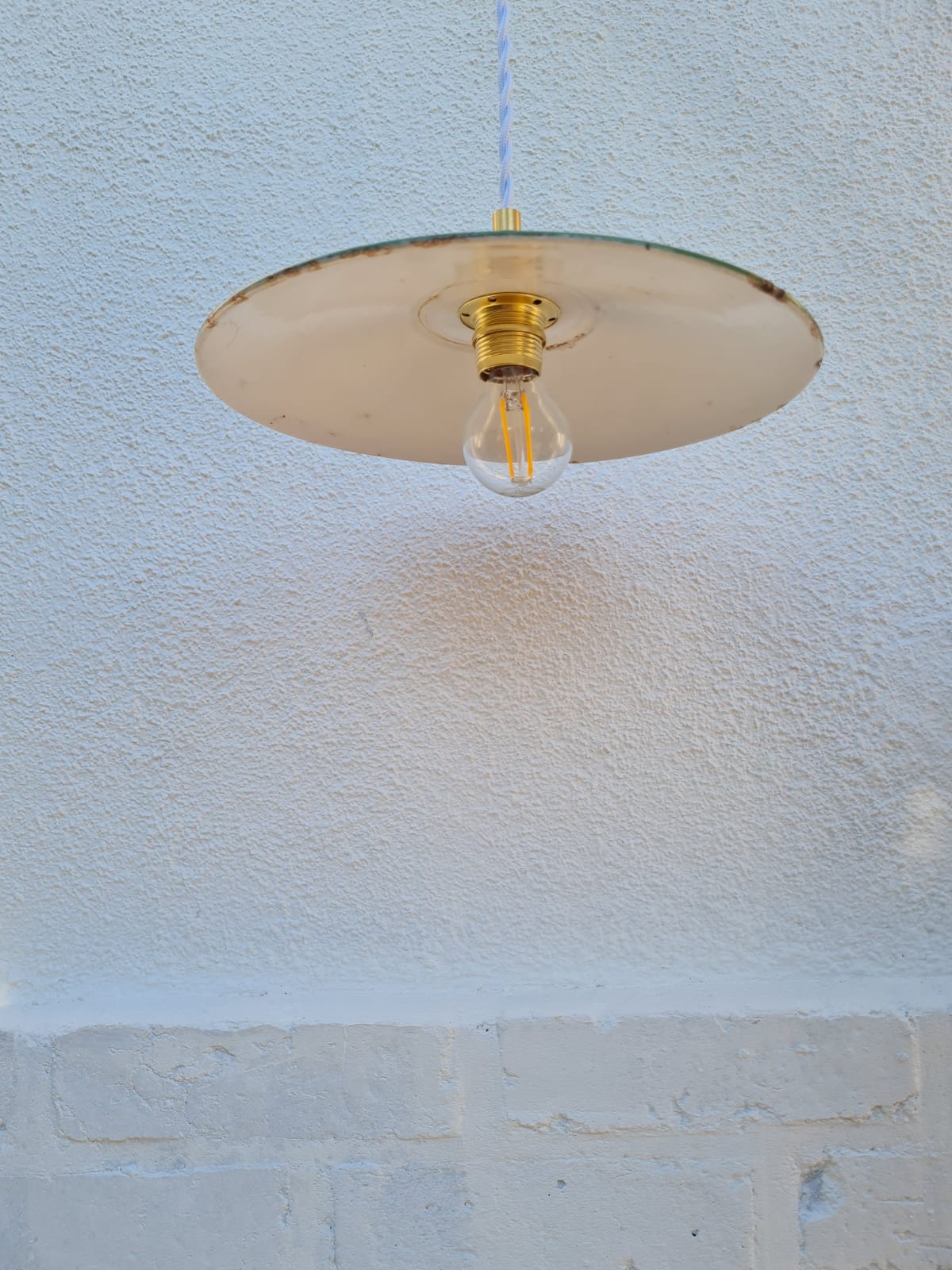 Suspension en tôle émaillée 1950