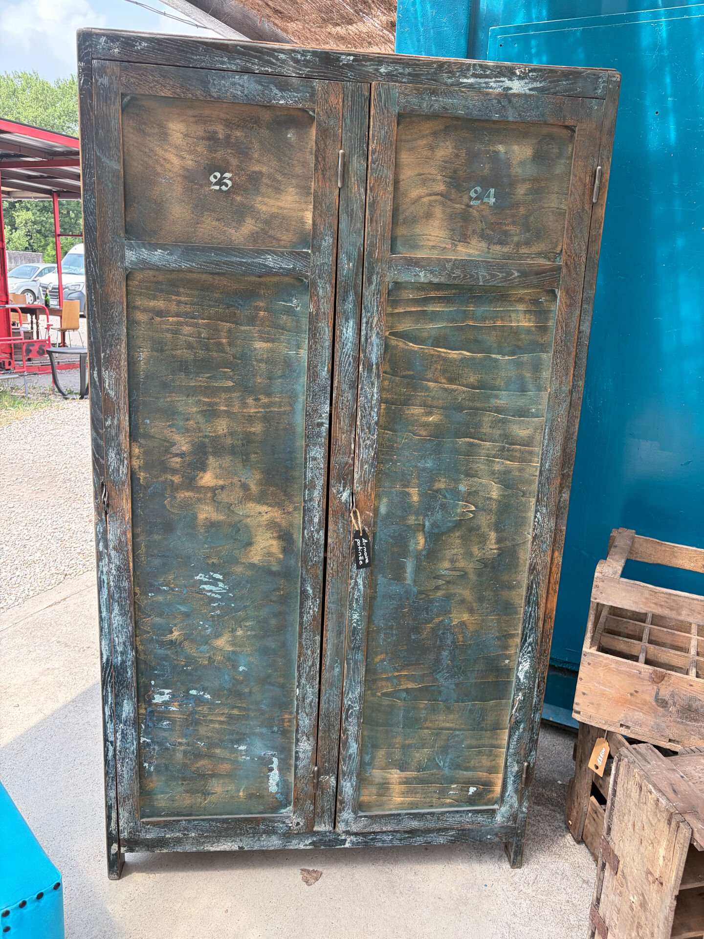 Armoire patinée vintage