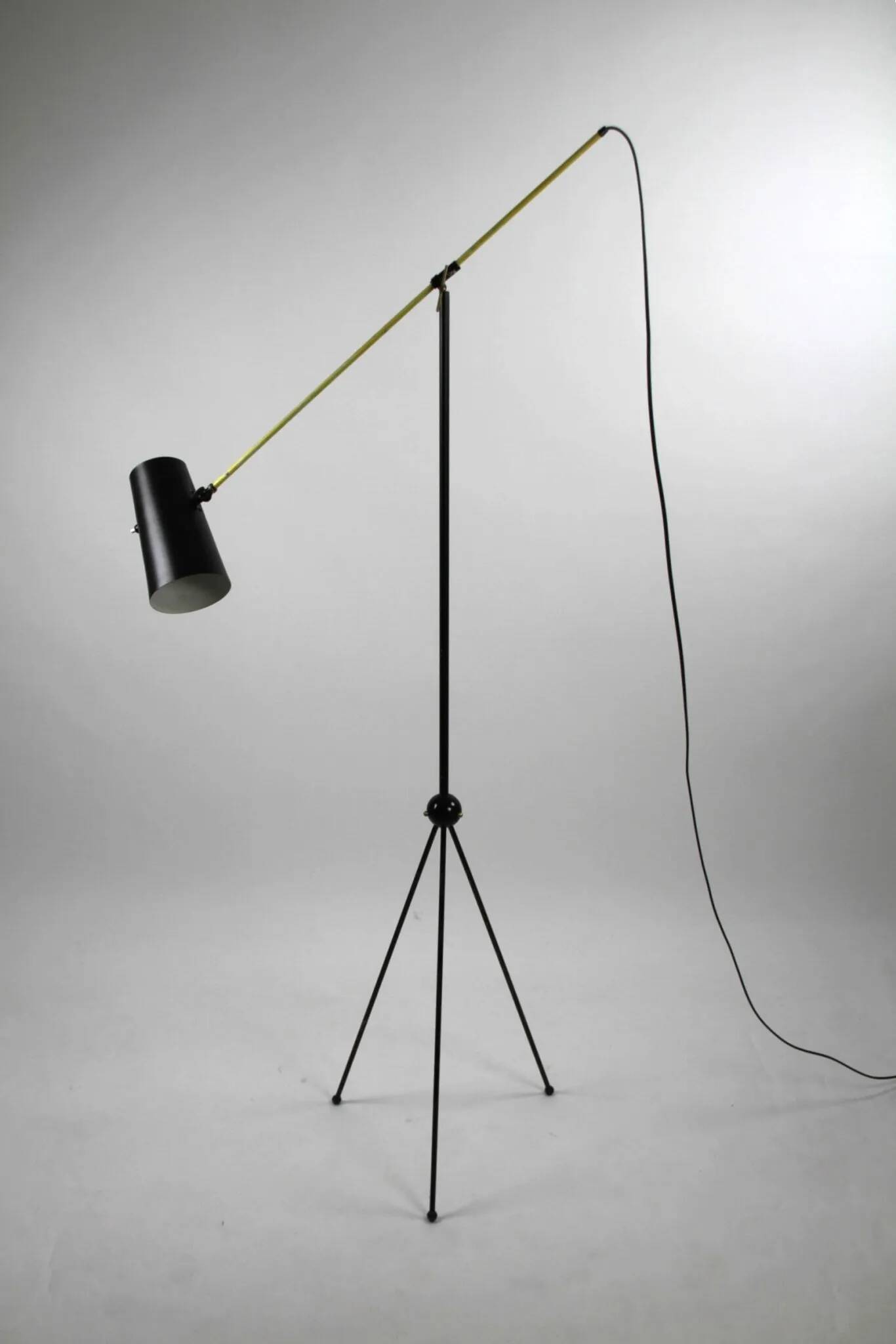 Lampadaire tripode "Canne à pêche" moderniste suédois – Suède, années 1950