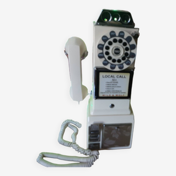 Functional bakelite reedition wall phone