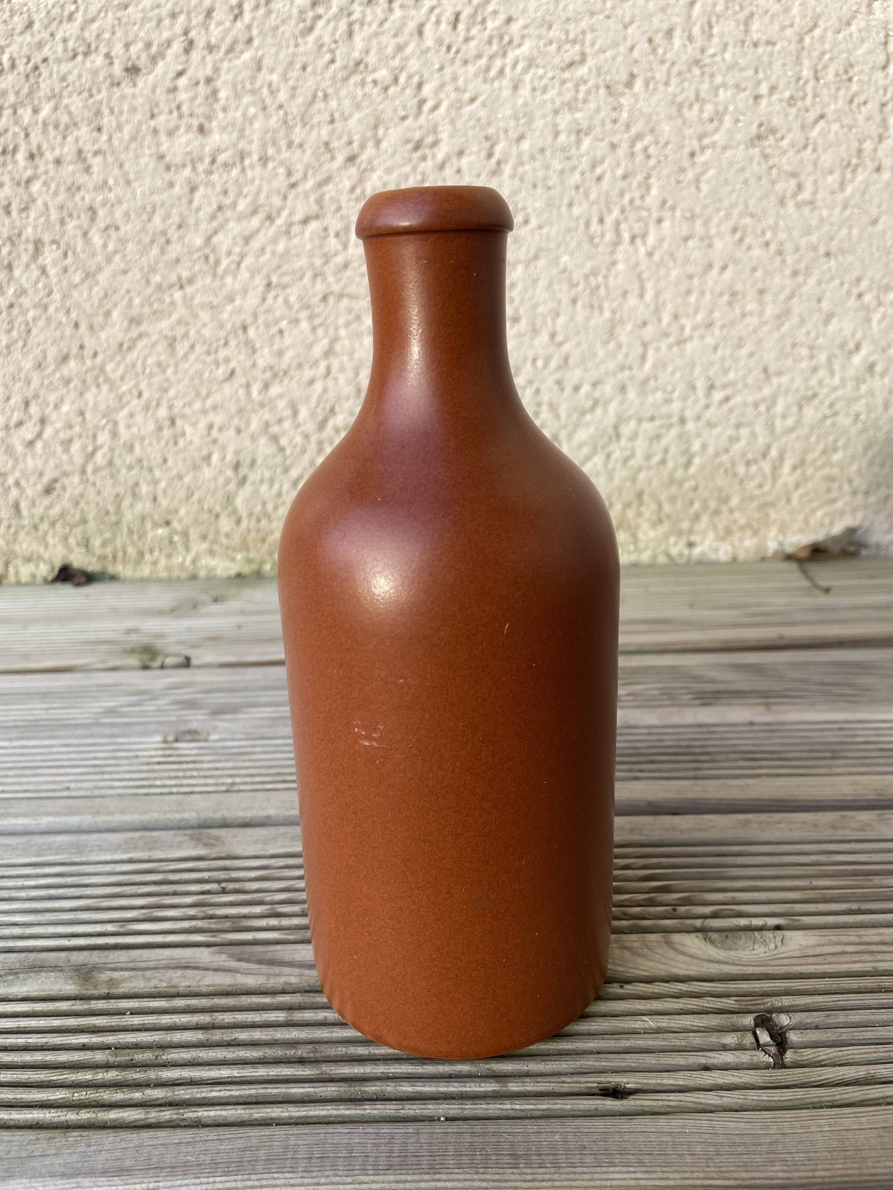 Set of 17 decorative items