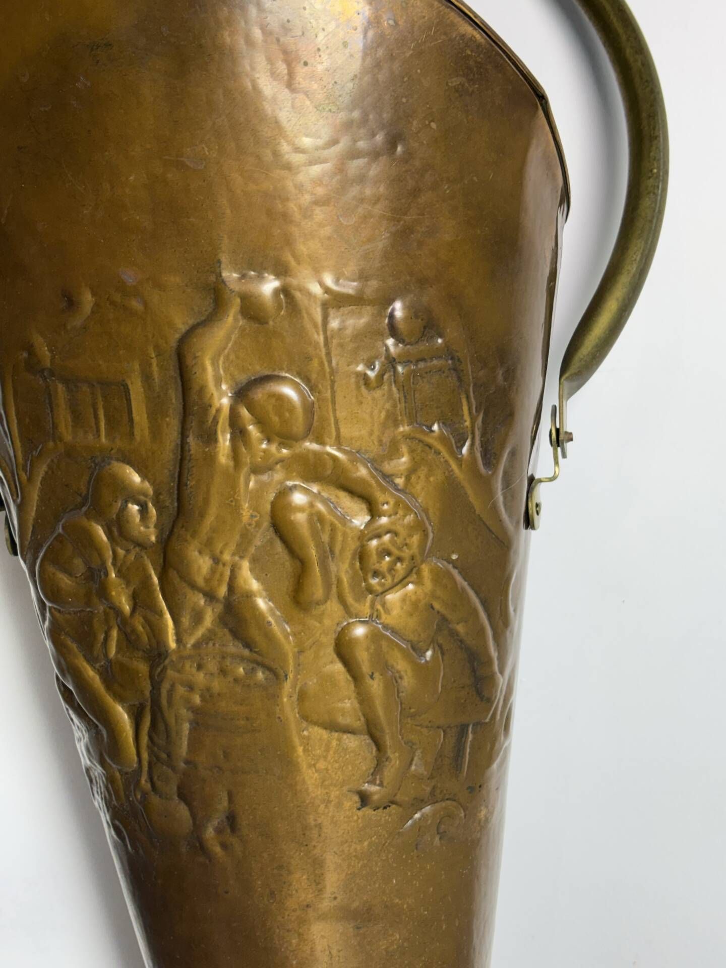 Vintage umbrella stands in solid brass and copper – Relief decoration