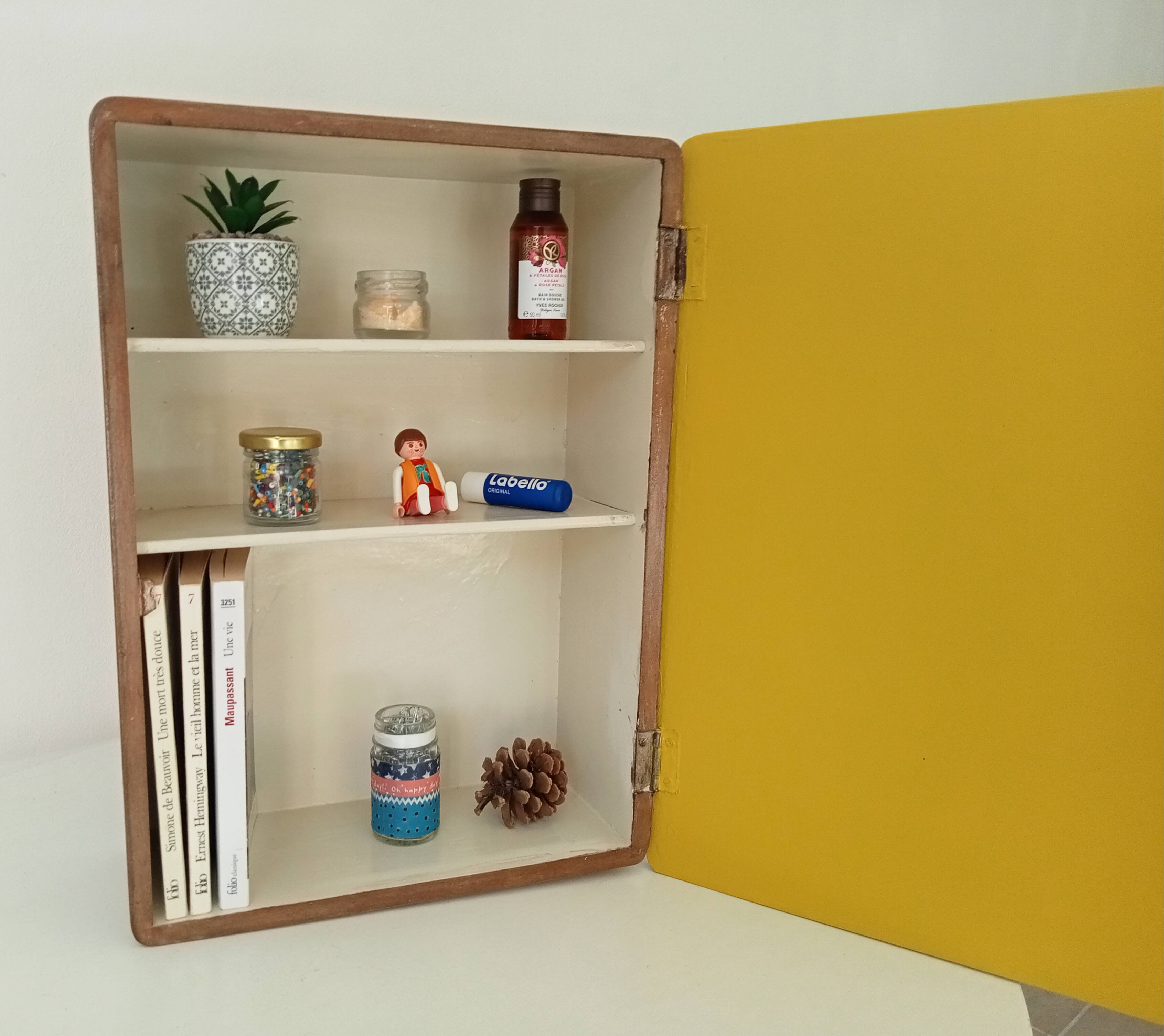 Vintage medicine cabinet 50s/60s