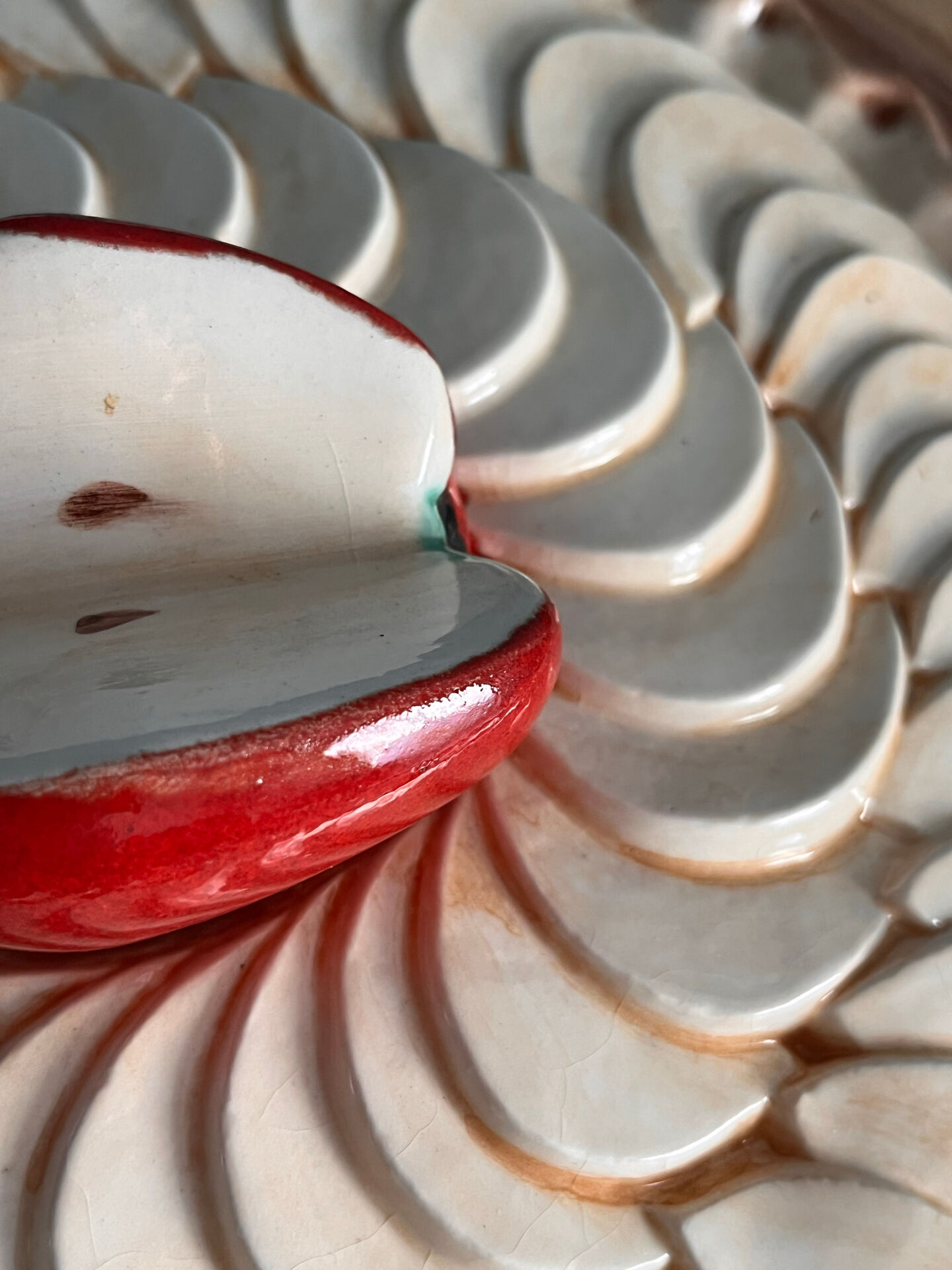 Vintage pie dish in barbotine apple pie Silea