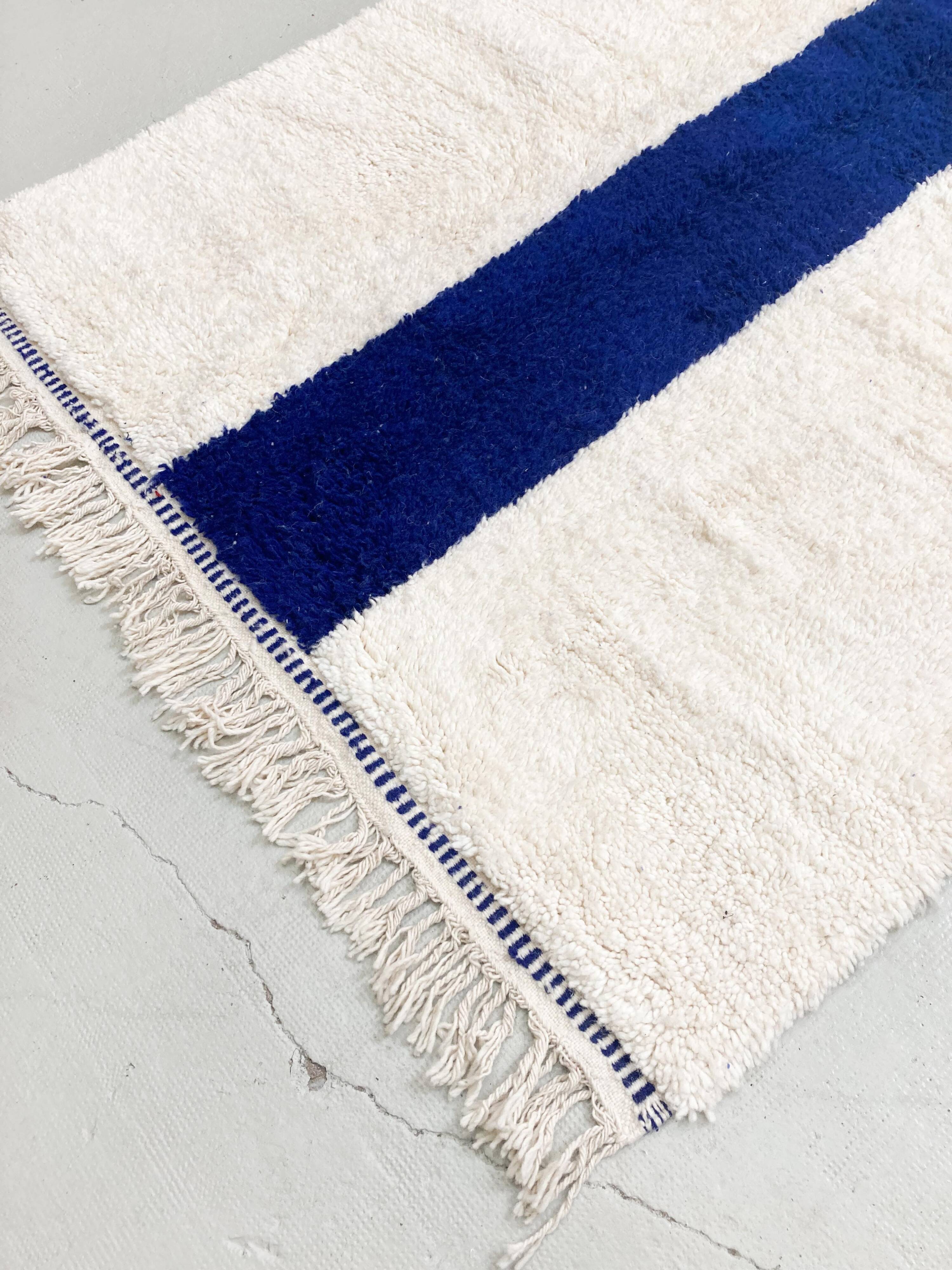Beni Ouarain Moroccan Berber rug with majorelle blue line 2.45x1.52m