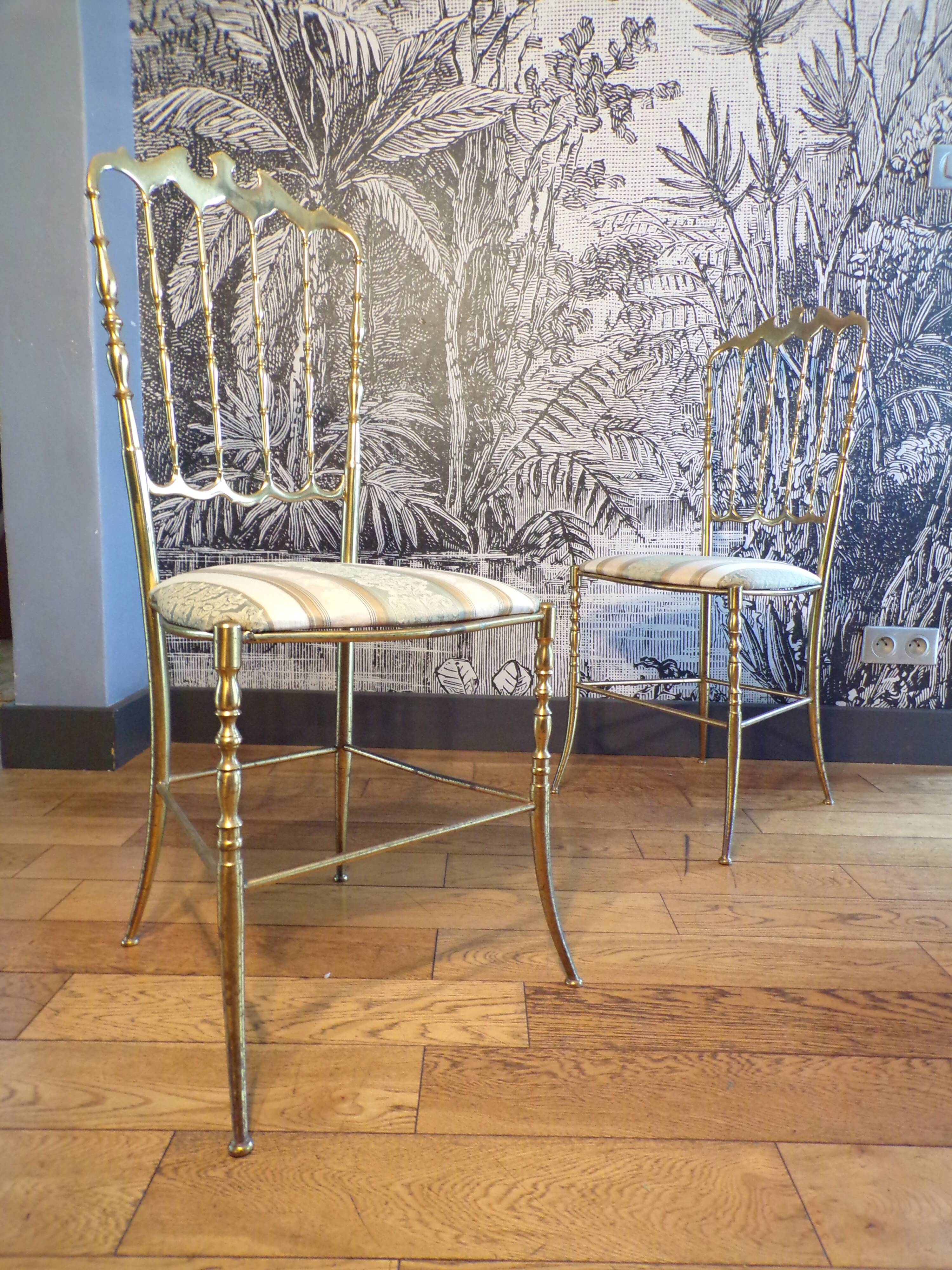 Paire de chaises Chiaviari en laiton