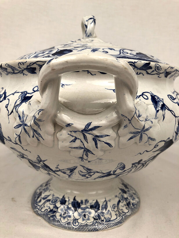 Soupière Creil & Montereau motif Flora