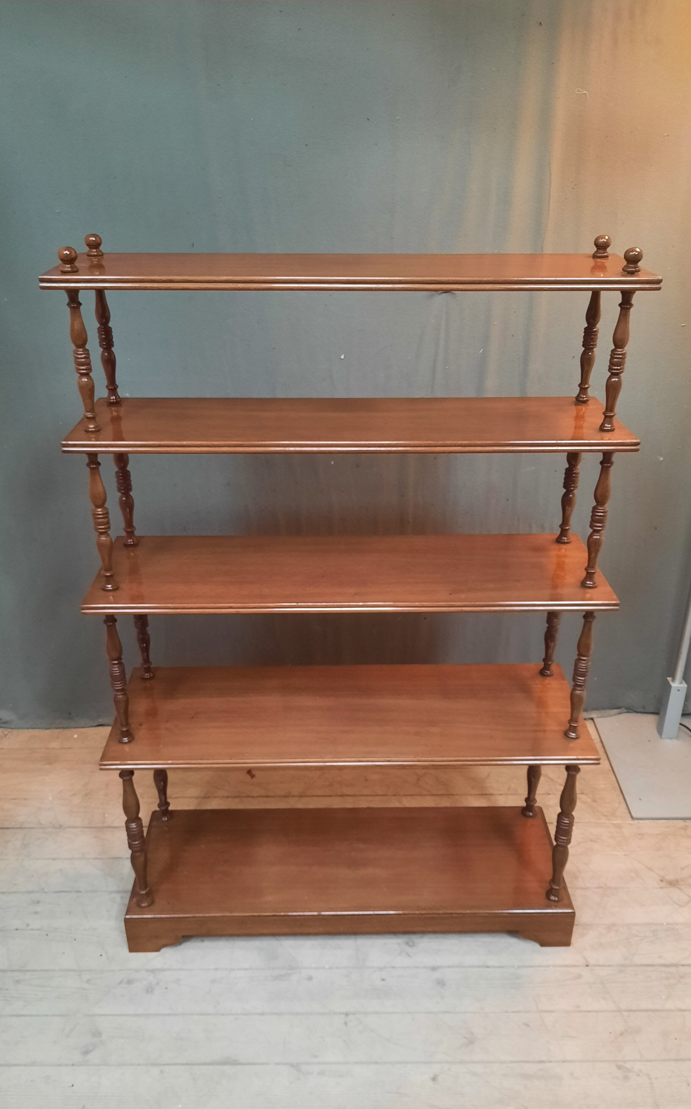 English mahogany etagerd