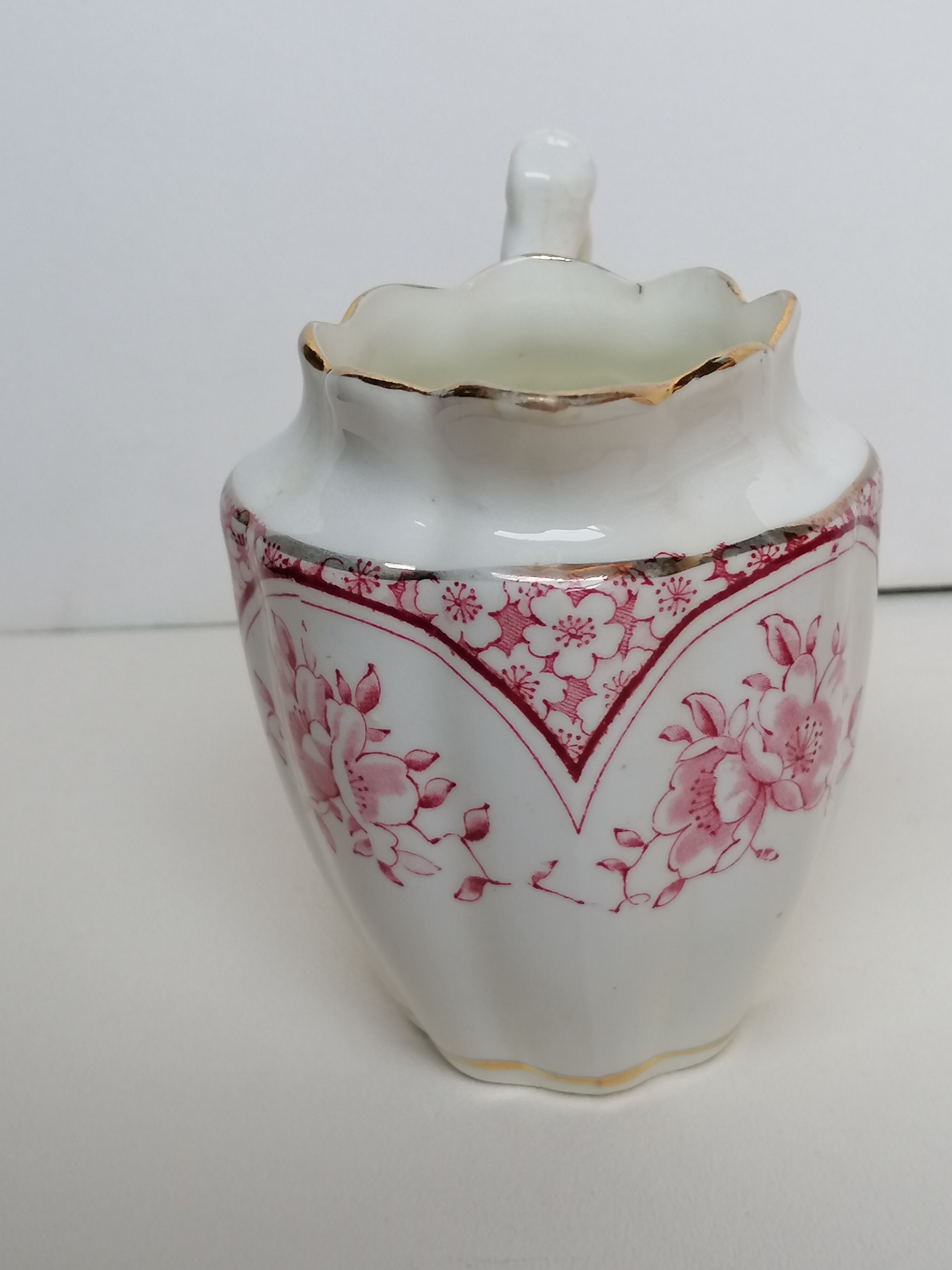 Crémier ou pot à lait vaisselle ancienne