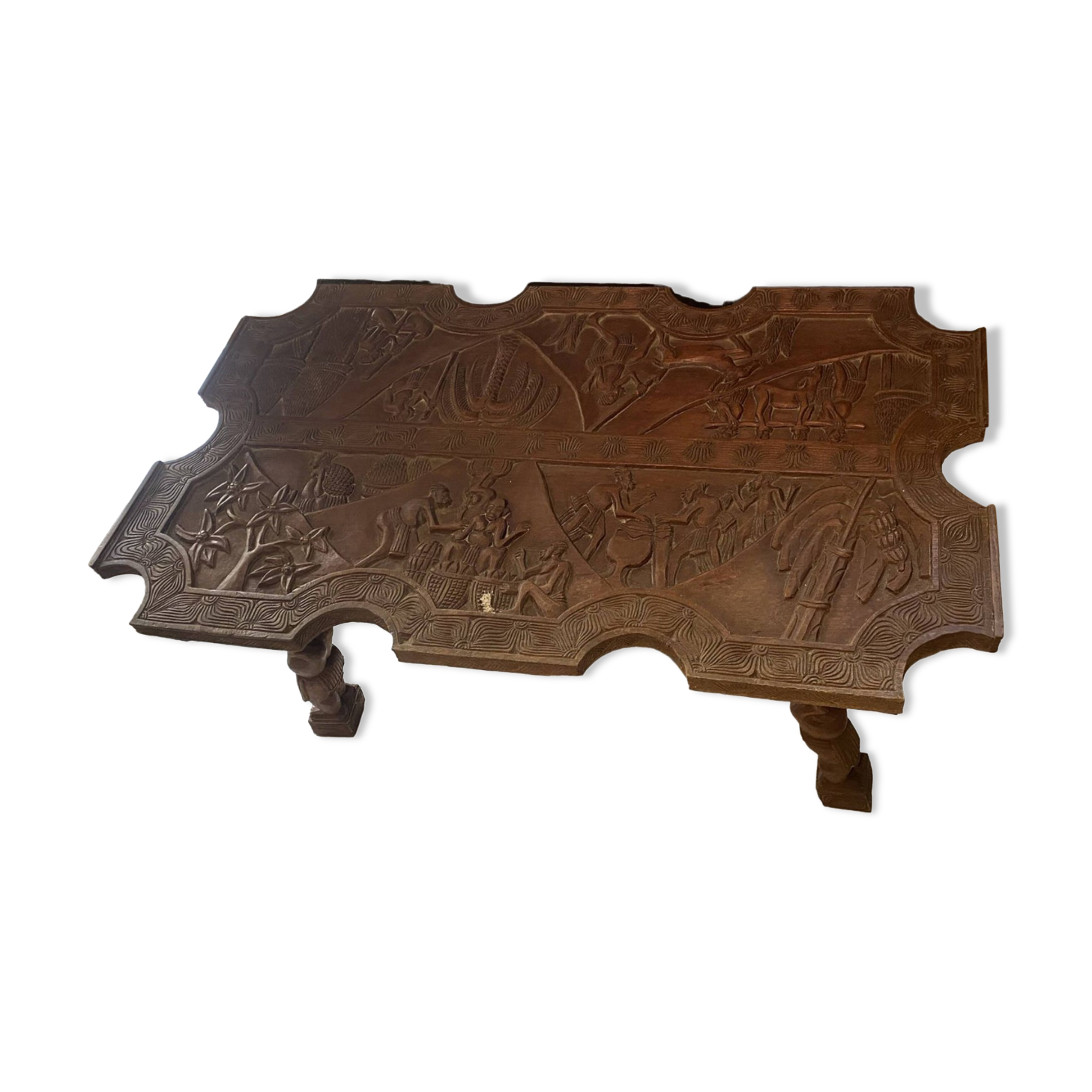 Table en bois sculpté africaniste