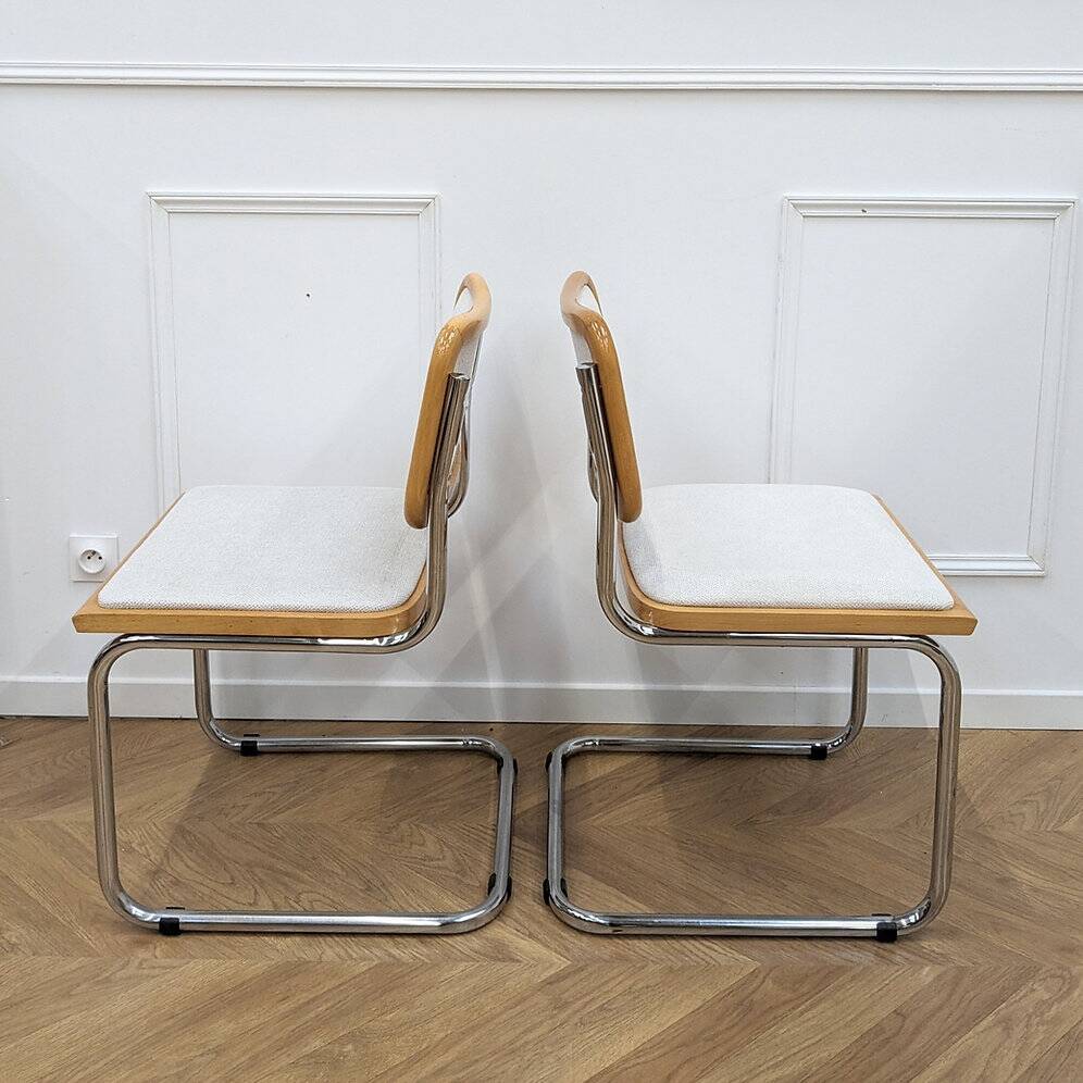 Chaise B32 en tissu rénové