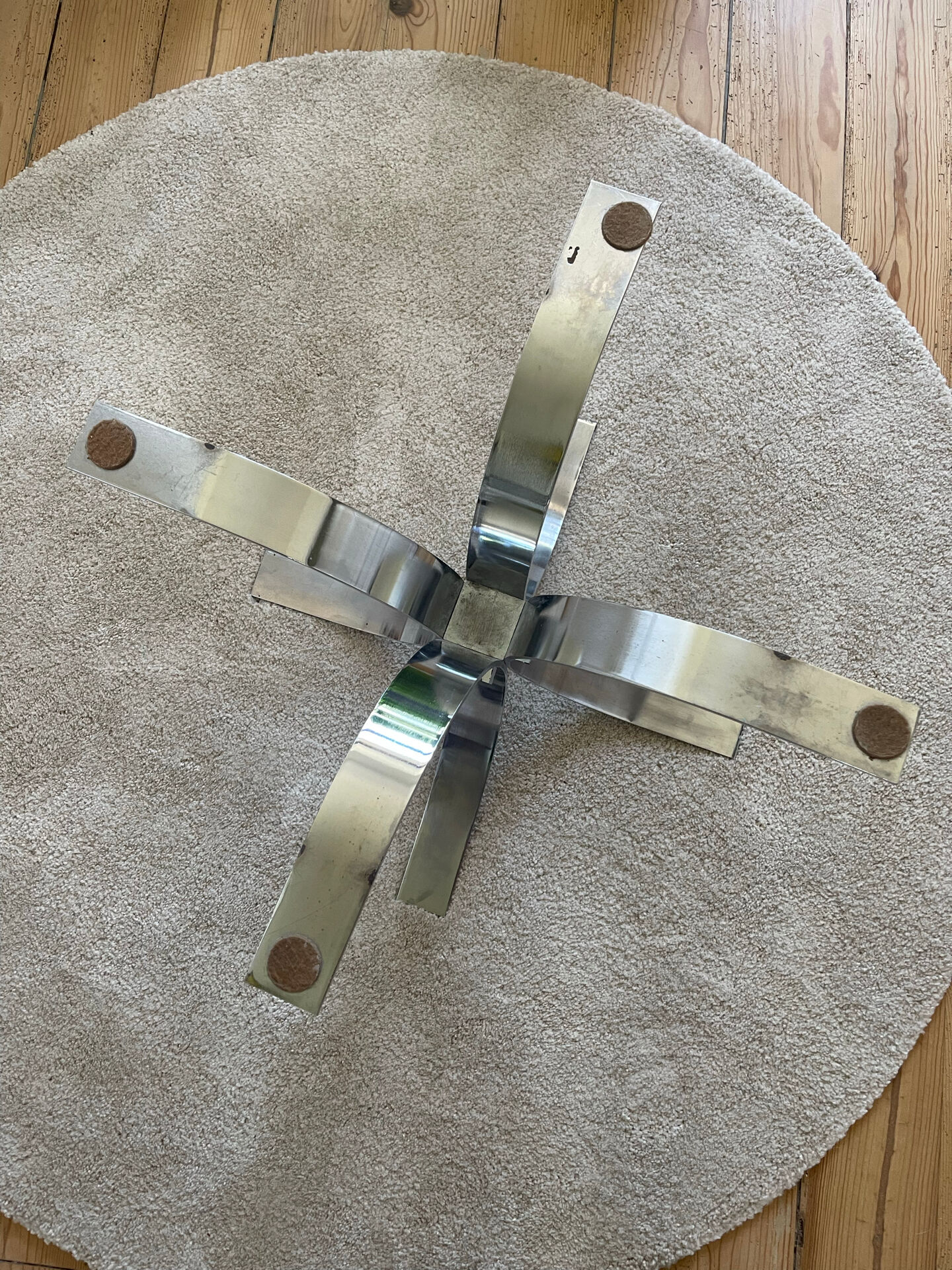 Table basse vintage en verre et chrome