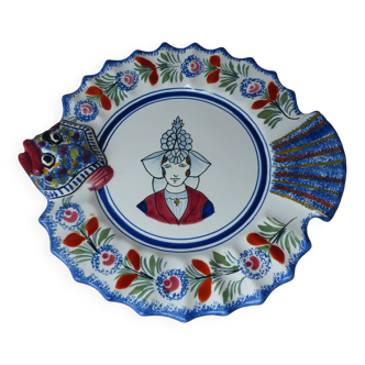 Assiette en forme de poisson avec bretonne les Sables d'Olonne Vintage