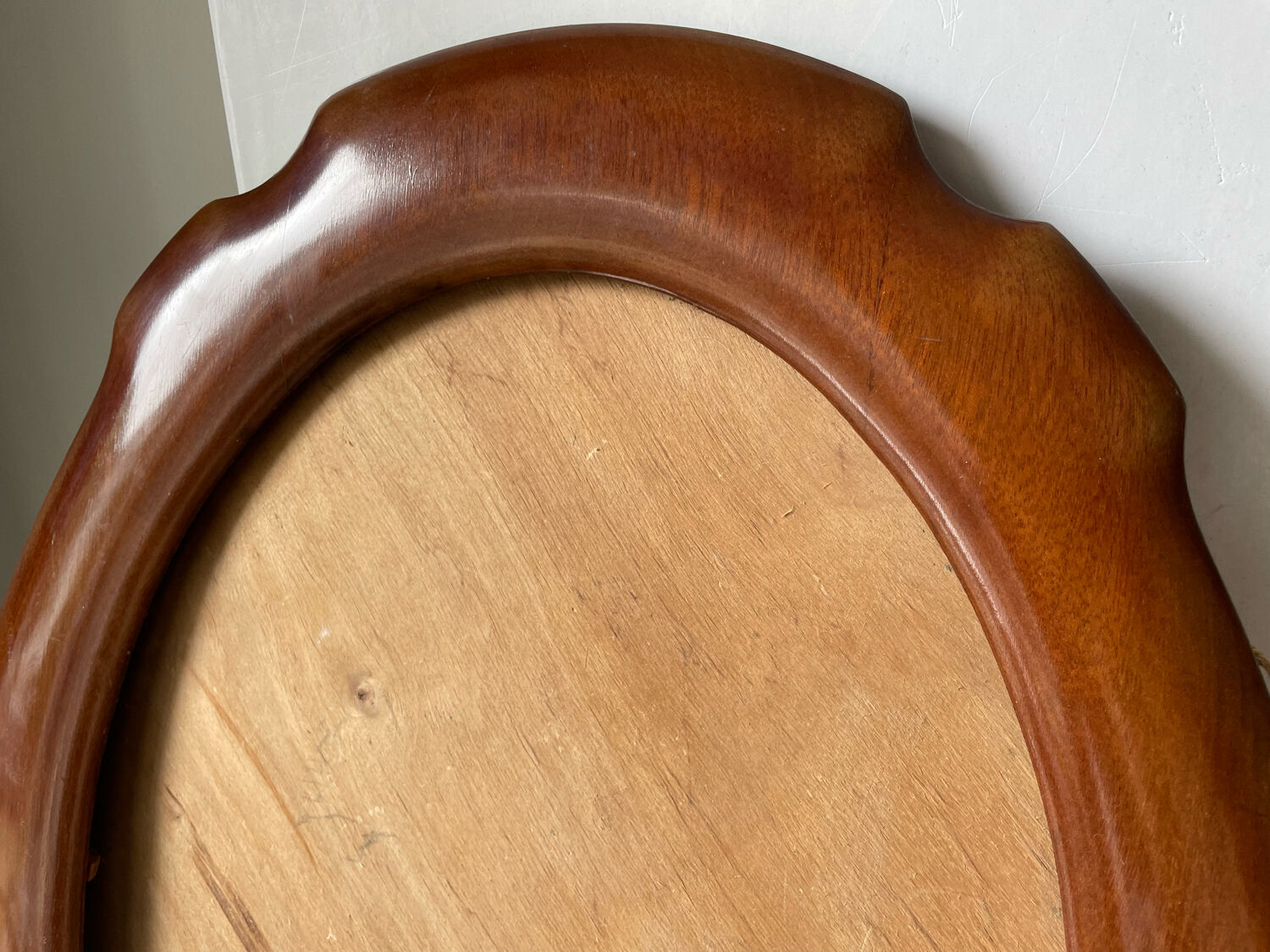 Oval mahogany picture frame