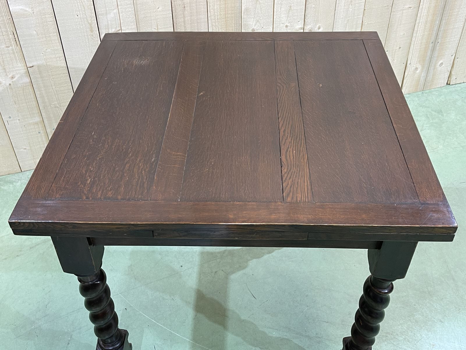 English oak table from the 1930s with 2 extensions