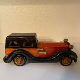 Voiture ancienne en bois