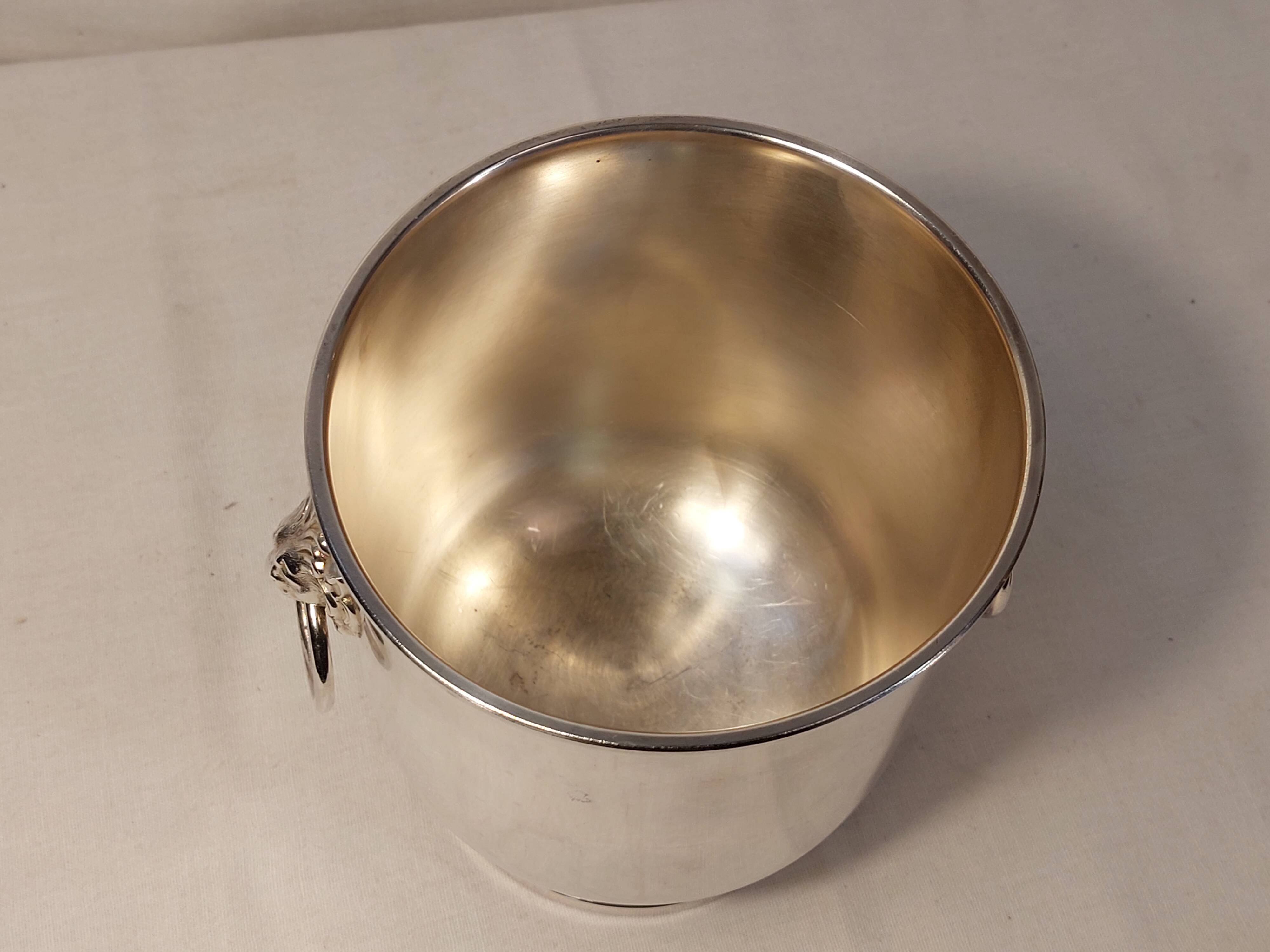 Silver-plated metal table ice bucket with lion head decoration