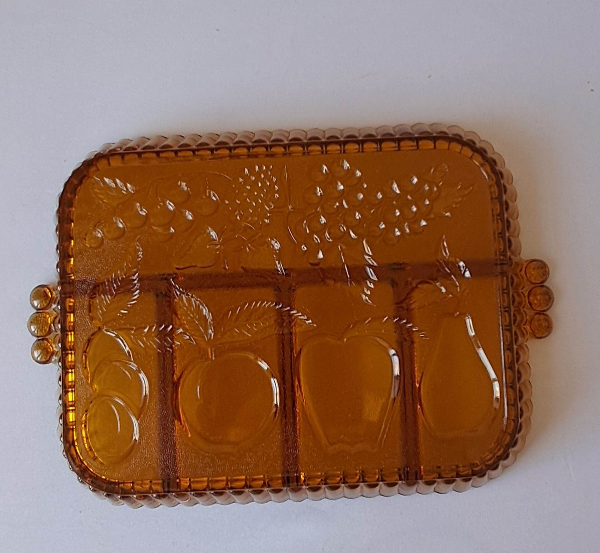 Plateau à compartiments. Verre ambré.  Années 70