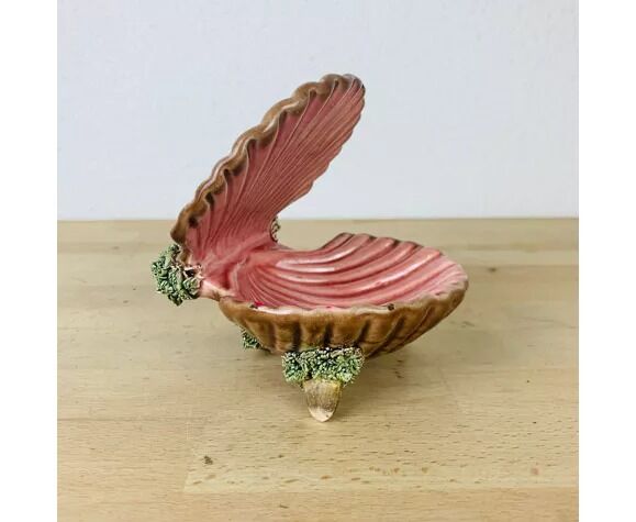 Empty pocket shell slip soap holder