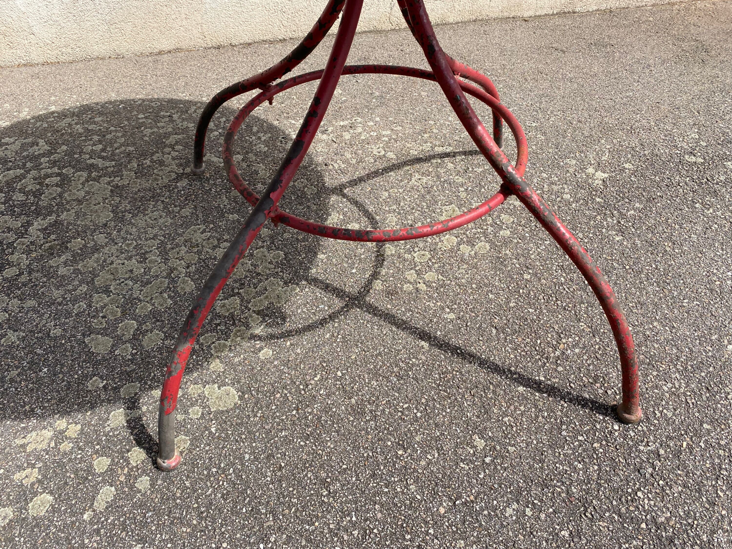 Scrolled garden table