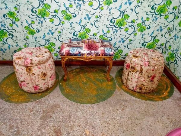 Banquette avec poufs style Louis XV