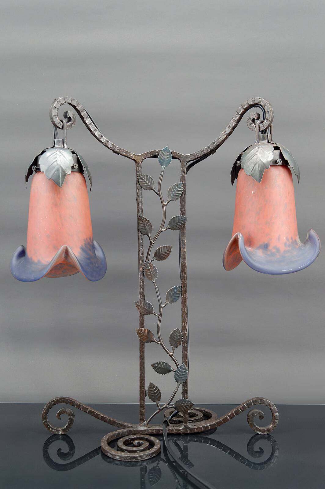Two-headed wrought iron lamp by Muller, Art Deco, France, Circa 1920