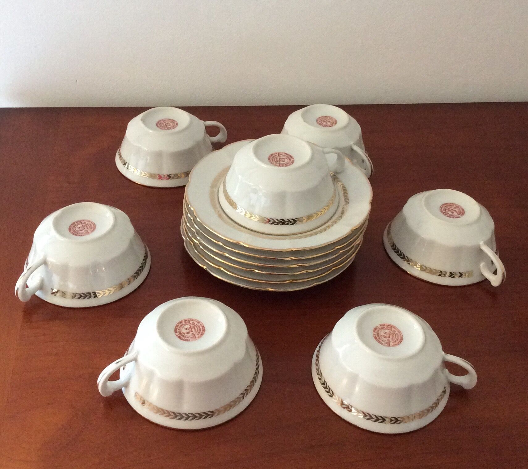 Lot de 7 tasses et 6 sous tasses Porcelaine pâte & émail Chartres s/Cher