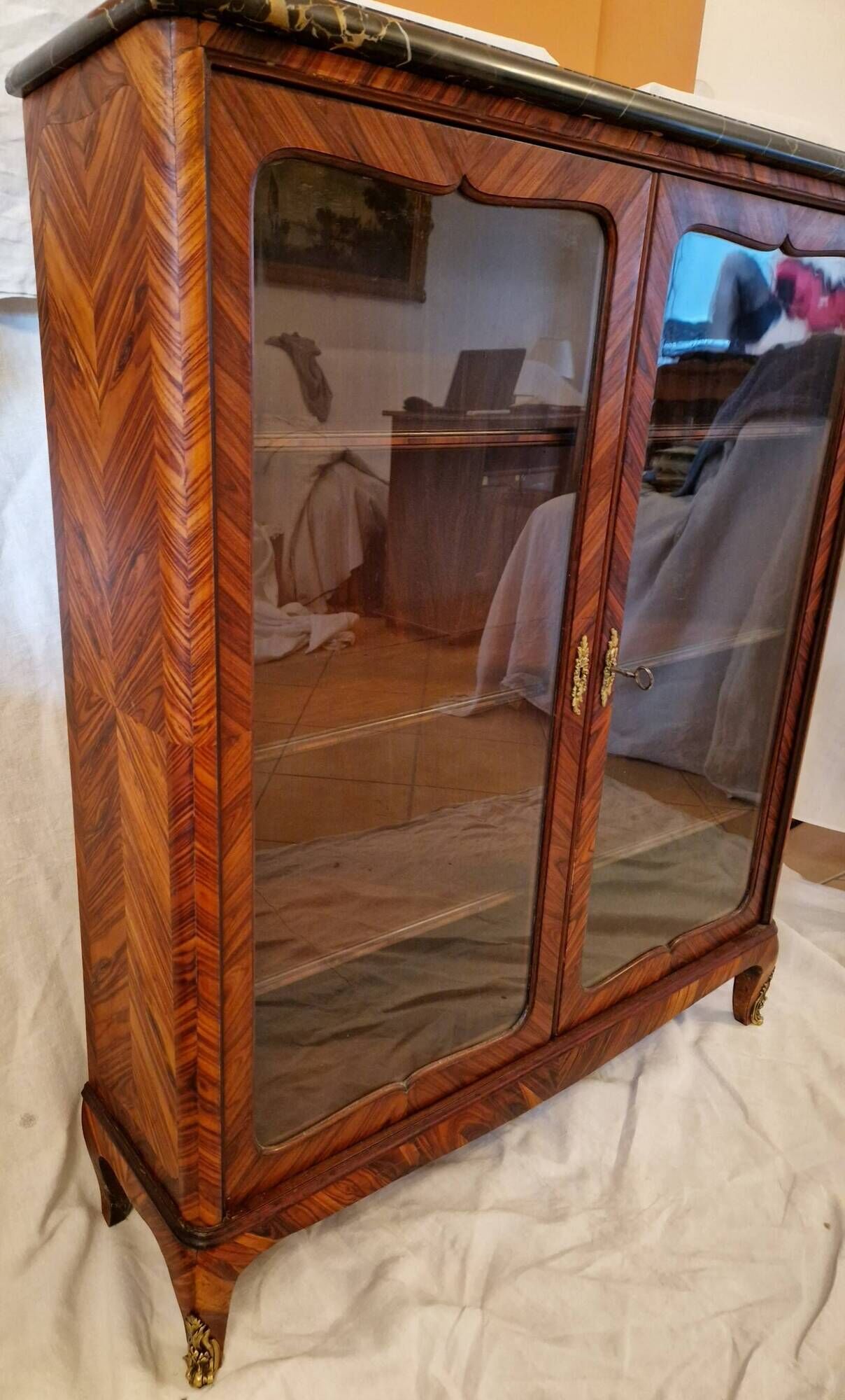 Napoleon III display cabinet in marquetry, Louis XV style, black marble, gilded bronze.