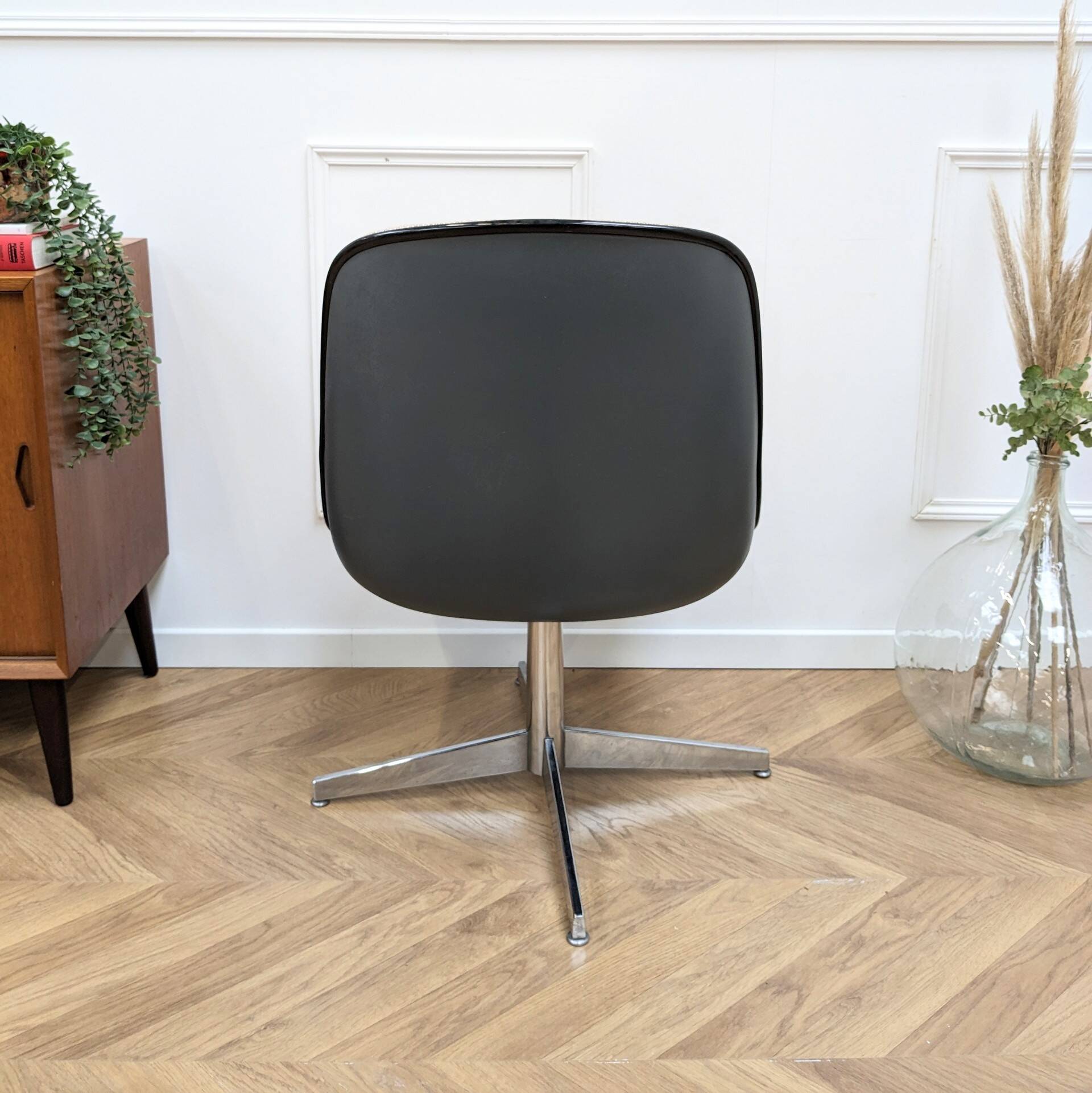 Model 451 armchair by Randall Buck