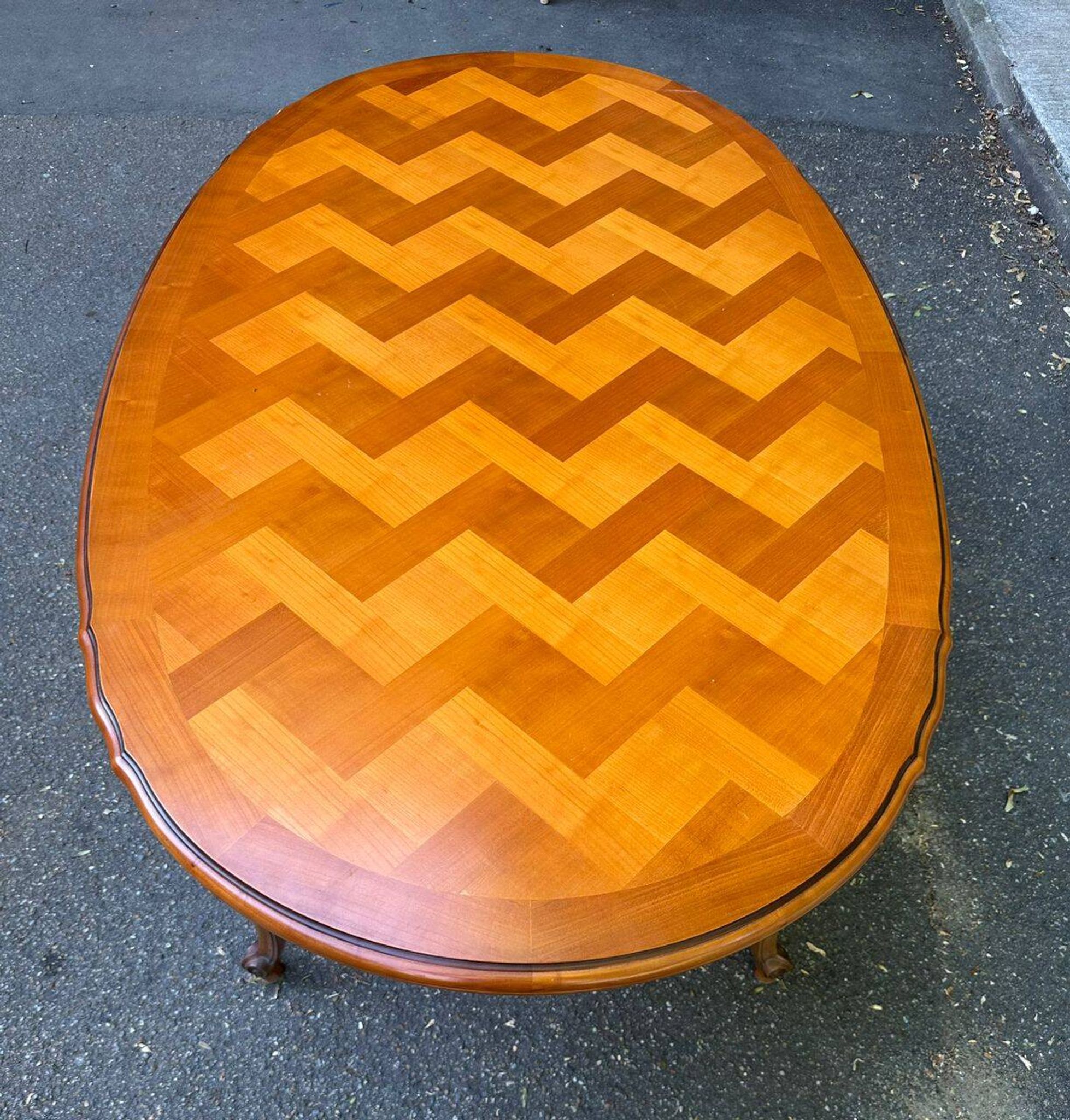 Table à manger Louis XV extensible ovale en bois massif marqueterie 270cm