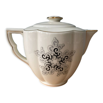 Teapot in Limoges porcelain. Charles Ahrenfeldt House