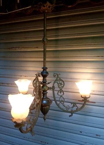 Antique, rare and important gas chandelier from the Napoléon III period and style, weighing 4.8 kg.