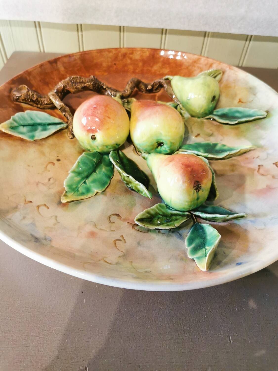 Large barbotine dish