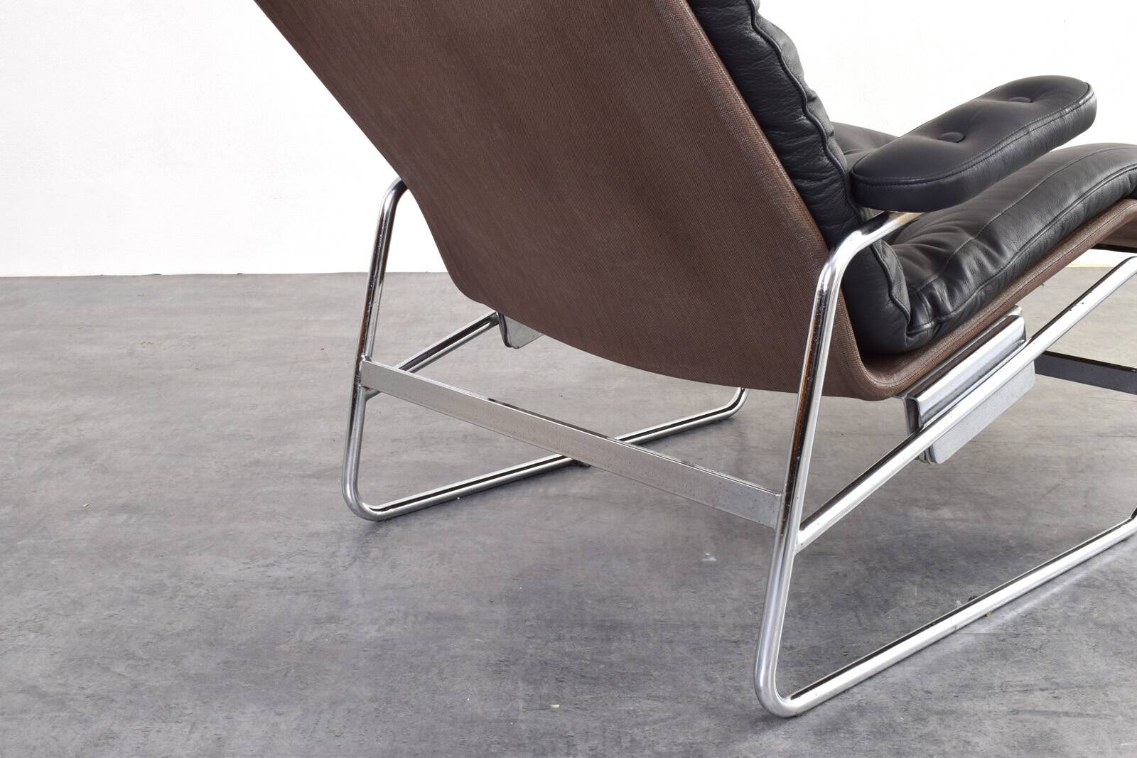 Bauhaus Leather and Chrome Model Fenix Chaise Longue by Sam Larsson for Dux